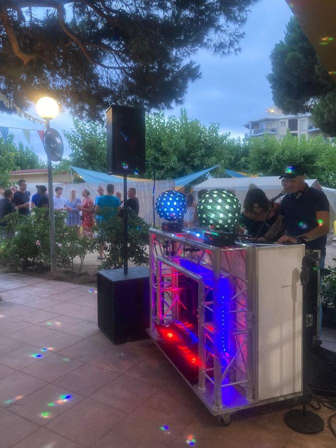 Camping El Pinar Platja 산타수산나 외부 사진